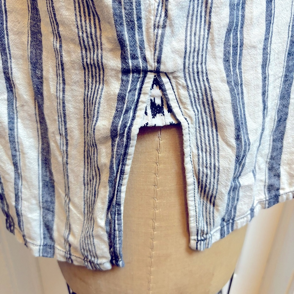 FREE PEOPLE - We The Free Blue And Cream Striped Linen-Blend Blouse Size Medium - Picture 9 of 12